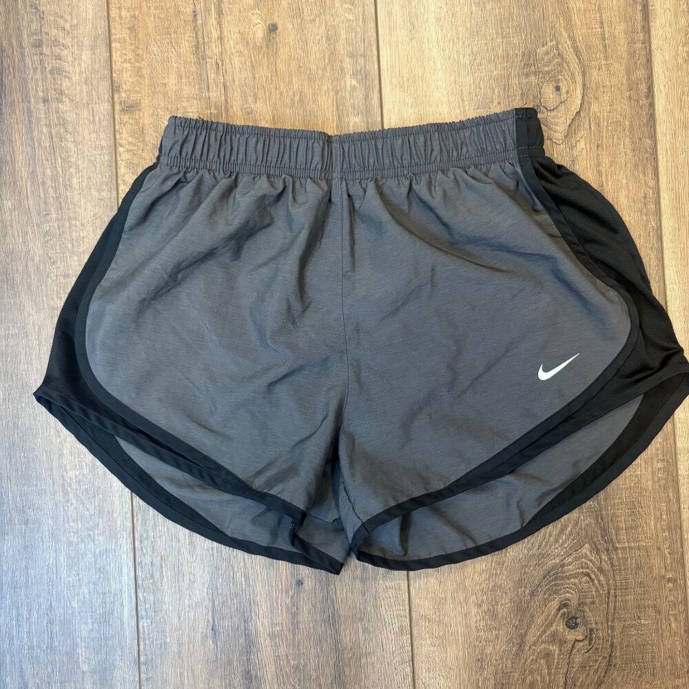 Vintage Women’s‎ Nike Dri-Fit Med Gray & Black Athletic Running Shorts Lining